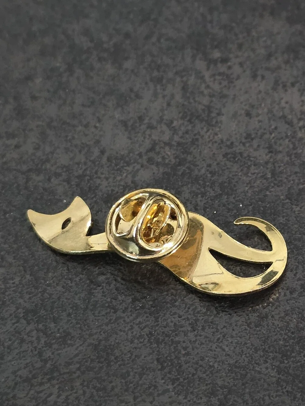 Vintage 1960s–1970s Modernist Gold-Tone Cat Brooch